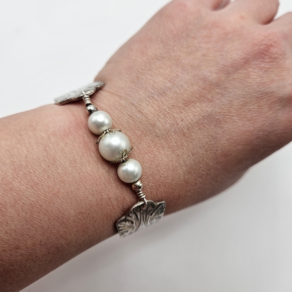 VINTAGE Lady Esther Silver-plate Upcycled Flatware Magnetic Close Bracelet - Picture 8 of 8